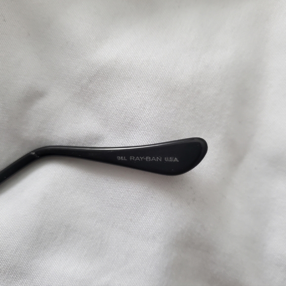 Authentic Vintage Ray-Ban in good condition Black and Gold - Picture 4 of 6